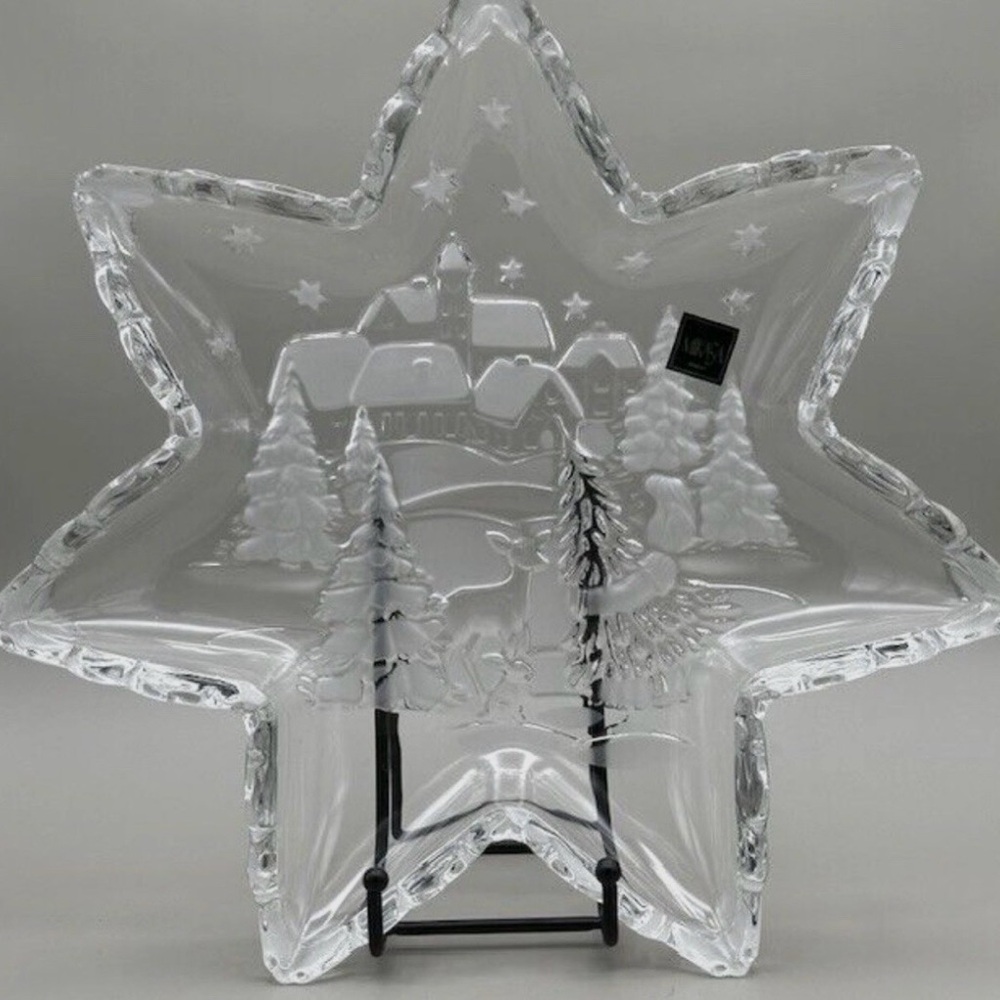 MIKASA Star-Shaped Crystal Dish with Winter Scene